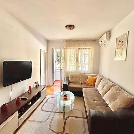 Cozy, Charming One Bedroom Apt Podgorica Exterior photo
